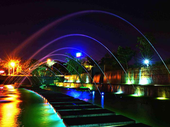 江苏苏州景区波光跳泉