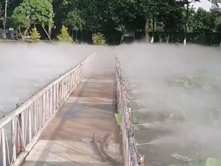 四川成都公园雾森造景
